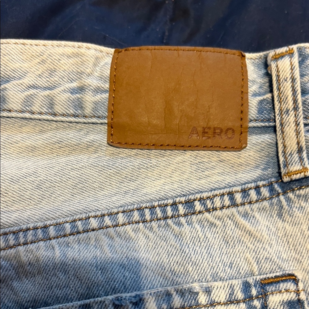 Aeropostale Heavily Distressed Relaxed Jeans - Picture 8 of 9